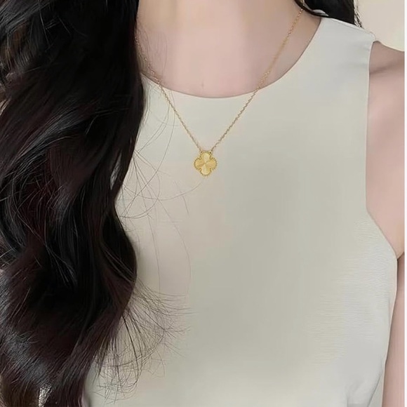 Van Cleef & Arpels Jewelry - Gold Clover Necklace